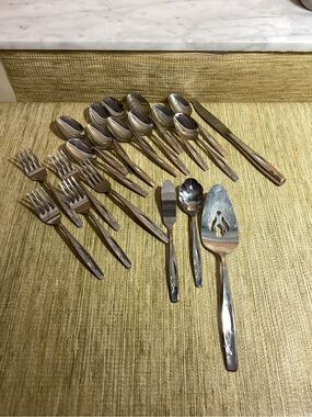 Vintage MCM Rogers Co. IS Flatware Whispering Leaf 20 pieces